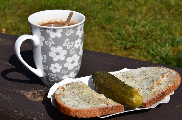 颜骏凌投诉丢球犯规遭无视，名记李璇言辞含蓄.